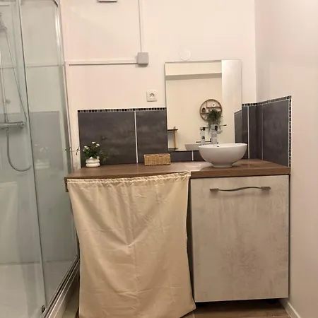 T2 Meuble De 55 M Plein Centre-ville Historique * Fontenay-le-Comte